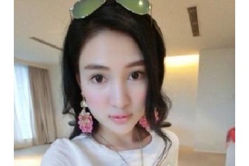 郭美美度假晒比基尼照第四弹