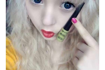 英国白化病女孩