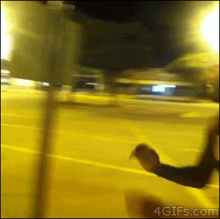 小心背后有暗器恶搞动态图